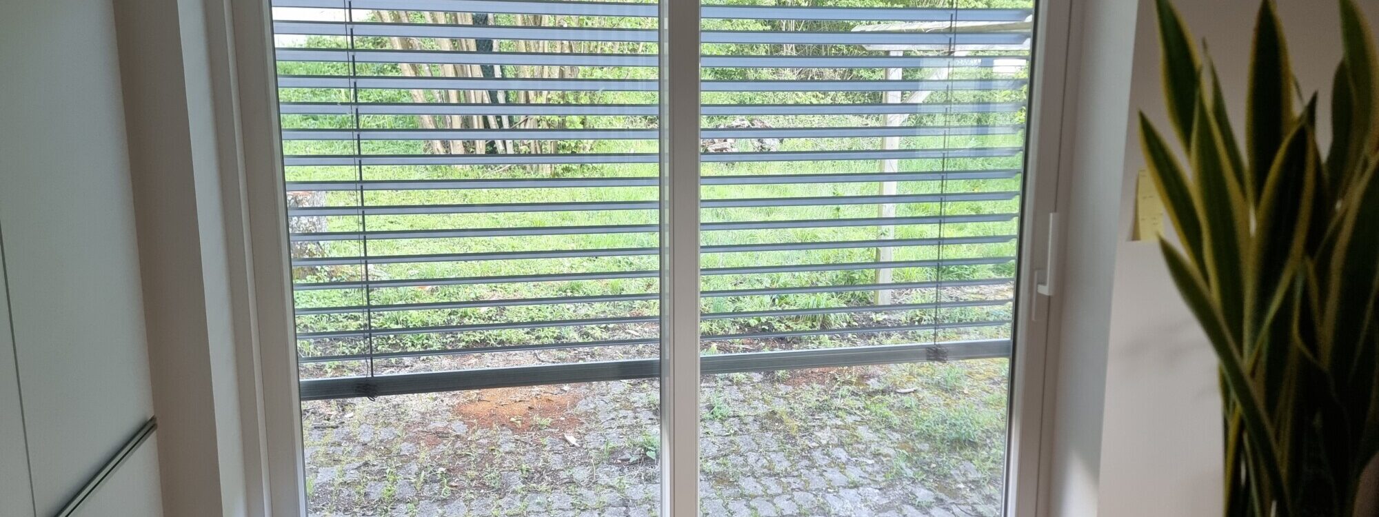 ARMAFEN2024_47 2000X750 | Armafen Fenêtres motorisées : quel impact sur la consommation énergétique de votre maison ? Saint-Louis