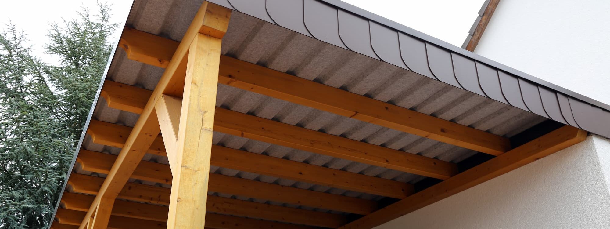 CARPORT 2000X750 | Armafen Comment choisir entre carport alu, bois ou mixte quand on cherche robustesse et facilité d’entretien ? Pfastatt