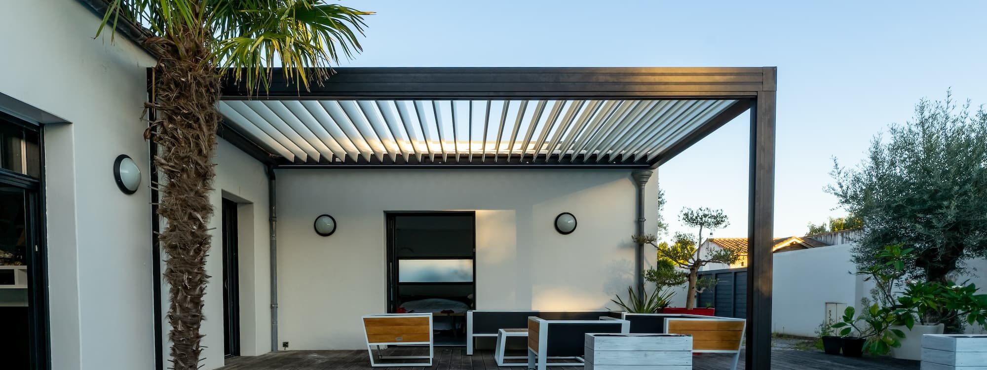 Faut-il motoriser sa pergola bioclimatique pour un meilleur confort de vie au quotidien ? Kingersheim